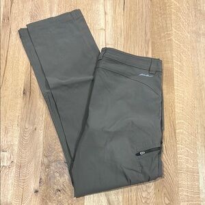Eddie Bauer Green Cargo Pants with Modern Design